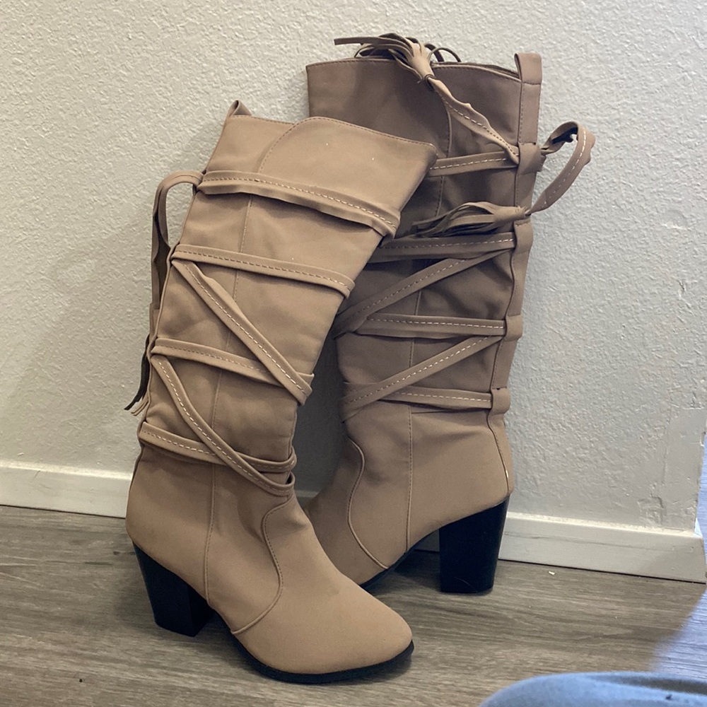 Boots, size 6/7 tan never worn etc! Brand